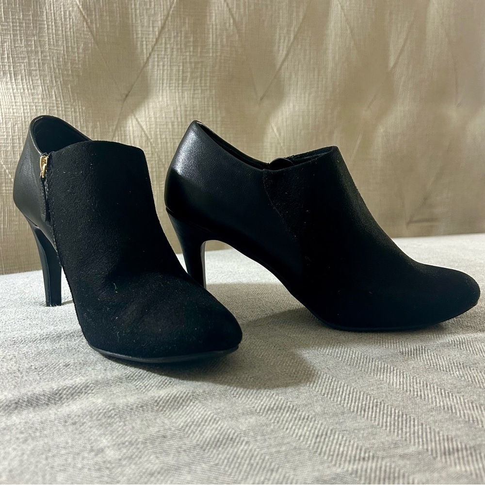 Dexflex Comfort Black Women's Ankle Bootie Heels Size 8 Zipper Closure